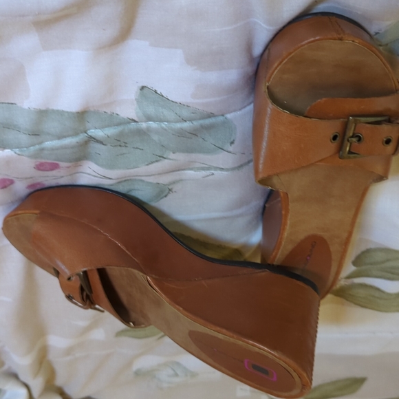 Sandals - Picture 2 of 3